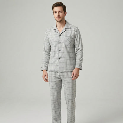 Pyjama set with shirt and button closure