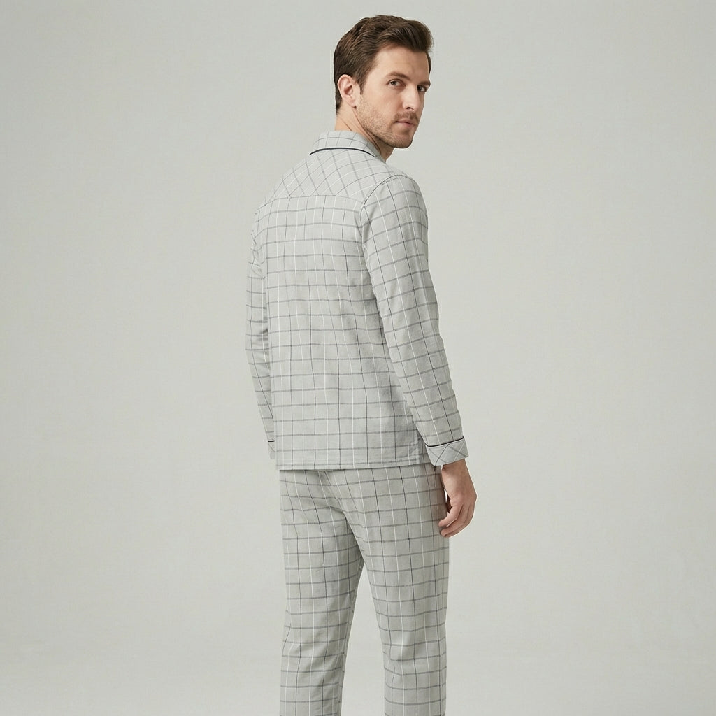 Pyjama set with shirt and button closure