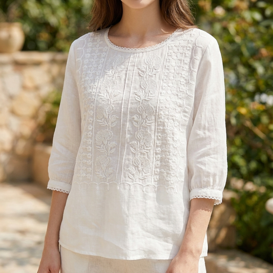 Blusa de mujer con cuello redondo bordada