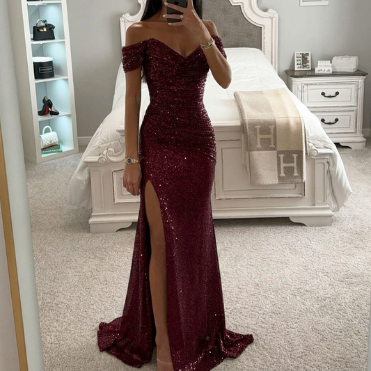 Robe de soirée à épaules dénudées avec fente et sequins