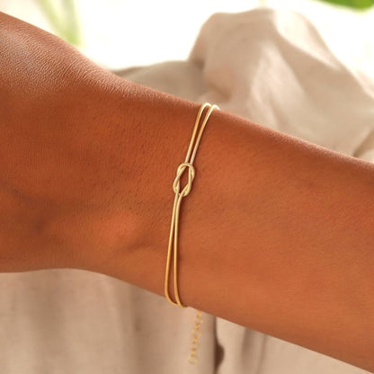 Elegant Knot Bracelet – Subtle and Refined