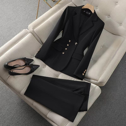 Elegante tailleur da donna a due pezzi - blazer con revers e pantaloni coordinati