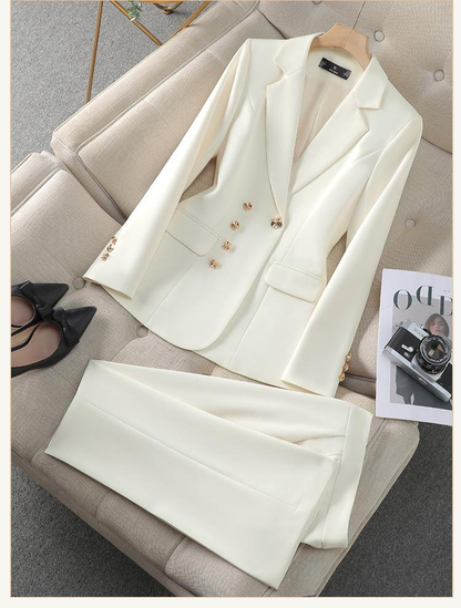 Elegante tailleur da donna a due pezzi - blazer con revers e pantaloni coordinati
