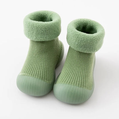 Elegantne protuklizne čarape s potplatom - mini moda za malu djecu
