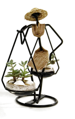 Creative Candle Holder in Balance Shape – Artistic Table Decoration Made of Cast Iron for a Warm Atmosphere