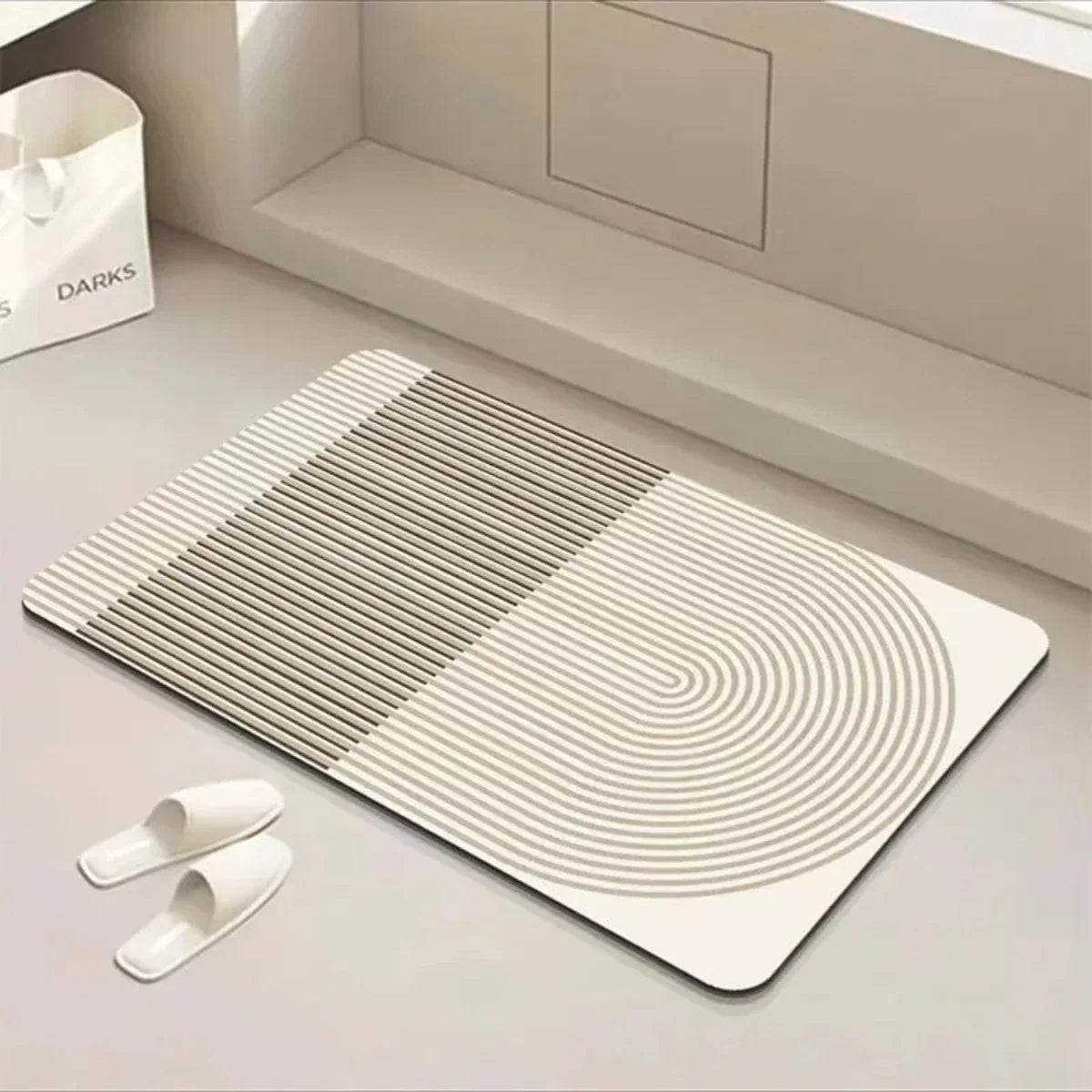 Quick-Drying Bath Mat with Non-Slip Backing for a Safe Bathroom