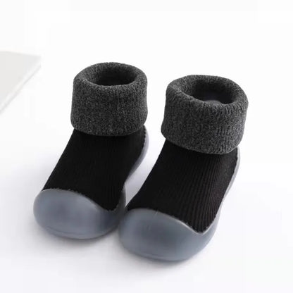 Elegantne protuklizne čarape s potplatom - mini moda za malu djecu