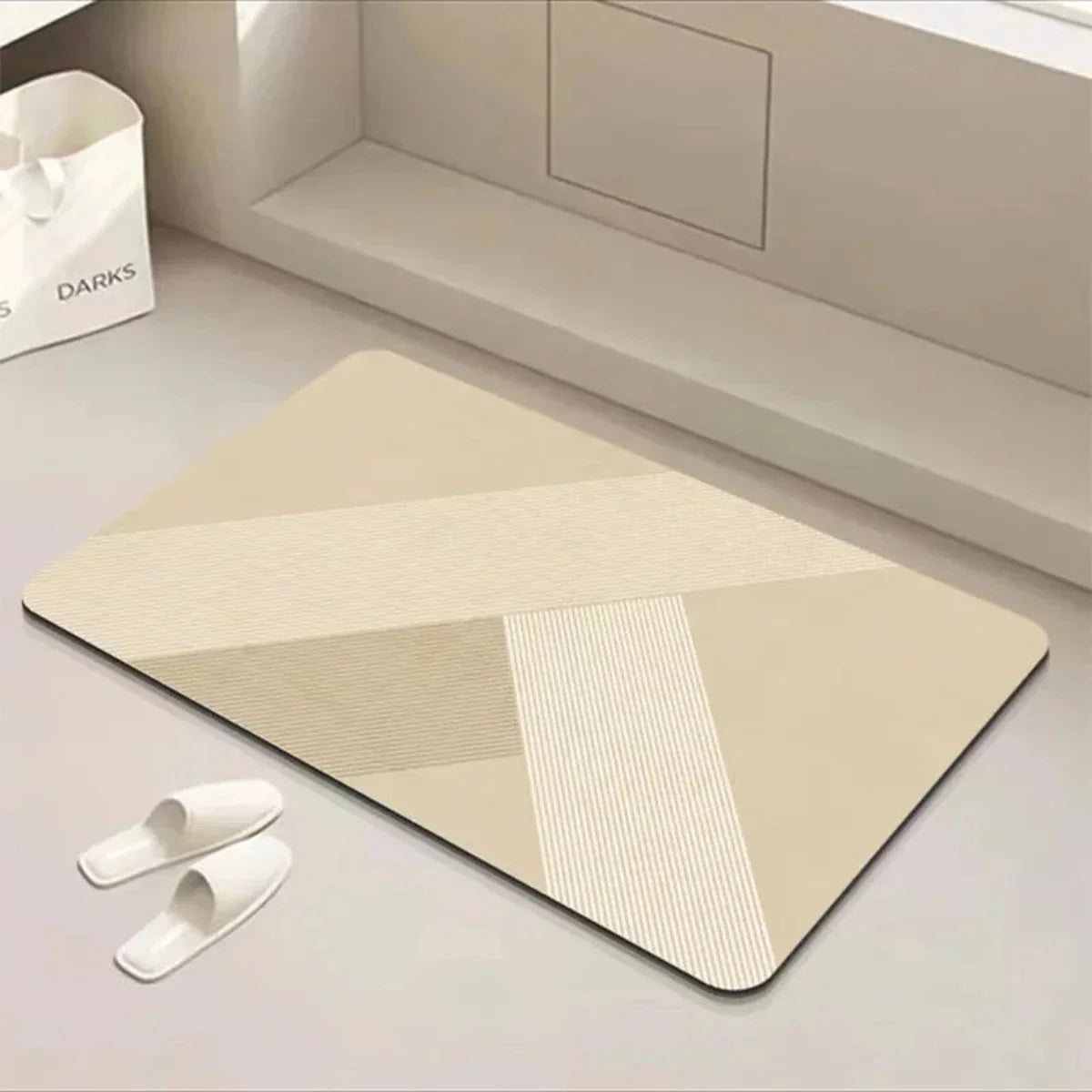 Sneldrogende badmat met antisliponderkant voor een veilige badkamer