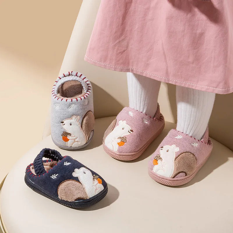 Mini divatos papucs - aranyos, csúszásgátló - kényelmes gyermekeknek