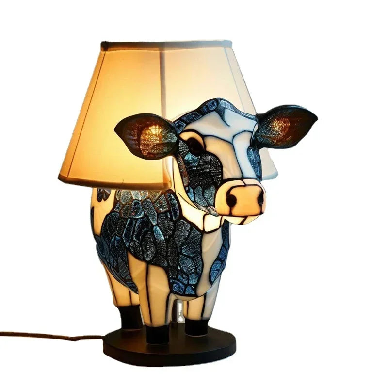 Lámpara de mesa con diseño Tiffany y forma de vaca, luz cálida y estilo artístico para un interior acogedor