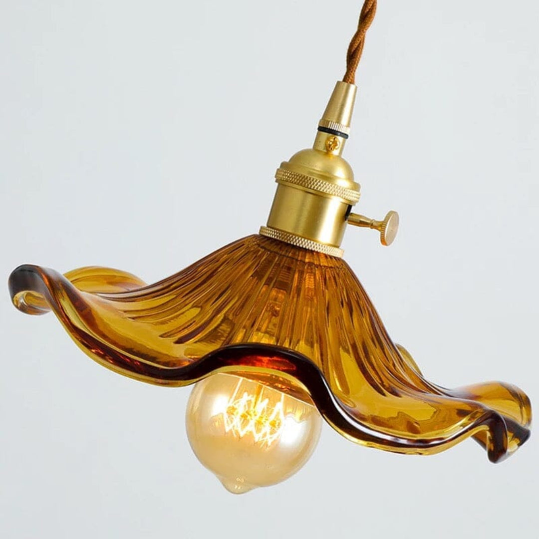 Sklenená závesná lampa Leonardo – nadčasová elegancia do každého priestoru