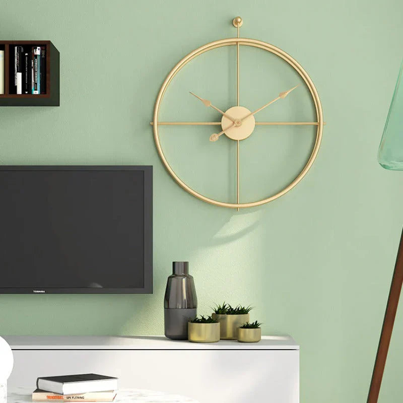 IronClock Gold - Ceas de perete mare, minimalist, din metal - Elegant - Atemporal - Decorațiunea perfectă