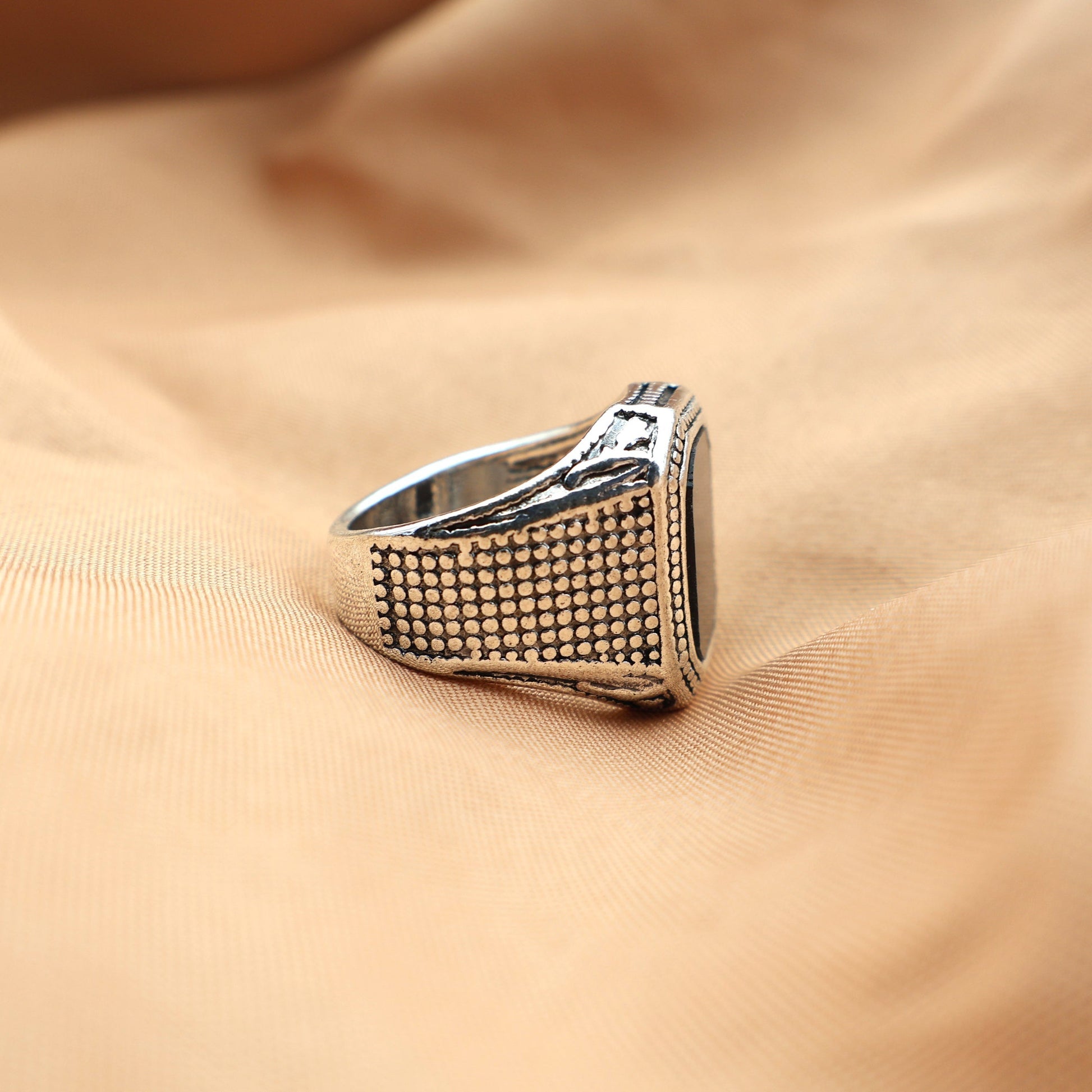 Jeroen | Black Ring with Rhinestones