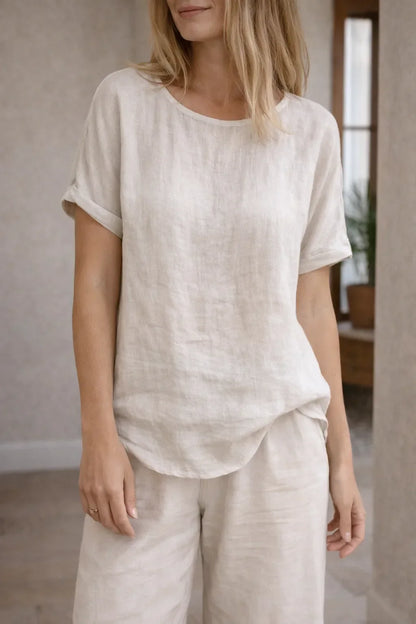 Lightweight ladies' top with short sleeves