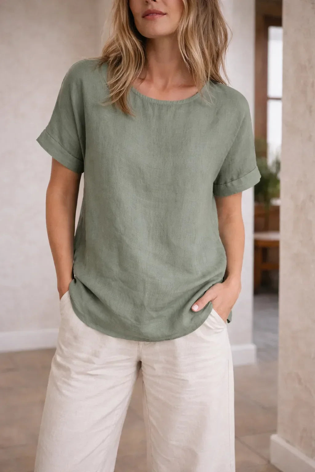 Lightweight ladies' top with short sleeves