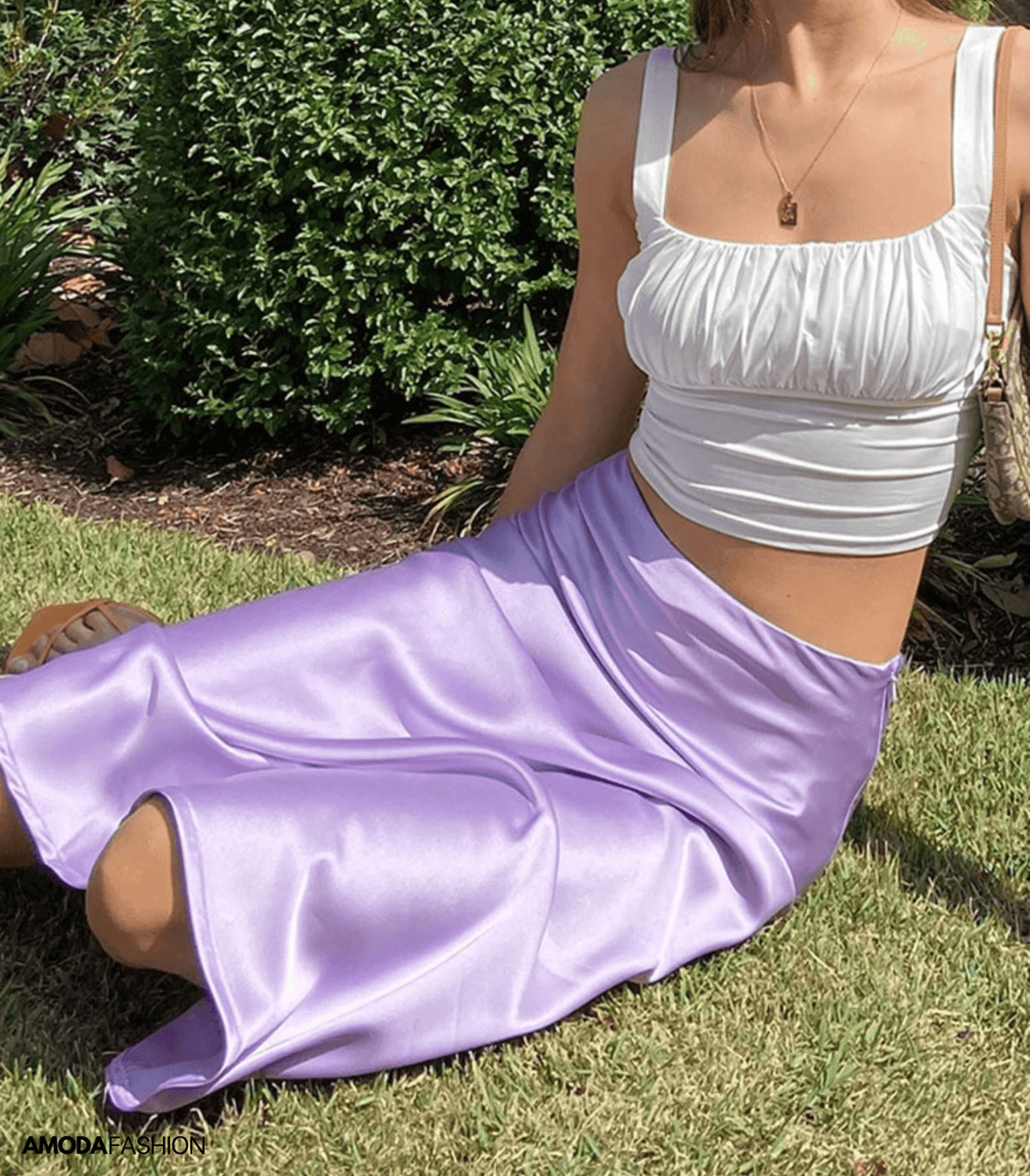 Elegant Satin Look Midi Skirt With High Waist and Fluid Fall