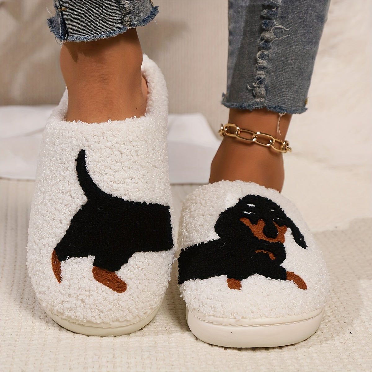 Lara | Cosy unisex slippers with cartoon dog design