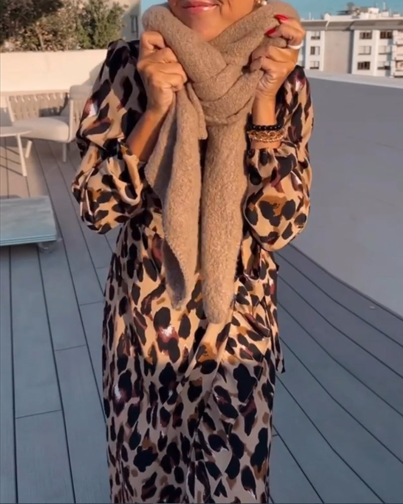 Leila | V-neck dress with leopard print