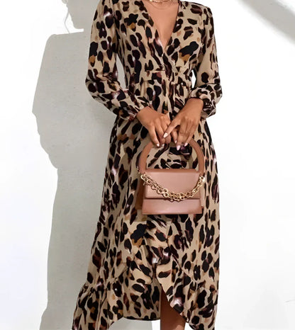 Leila | V-neck dress with leopard print