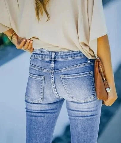 Lotte | High-Waisted Jeans in Style