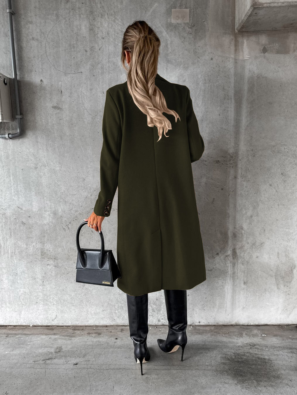 Trench lungo classico da donna con revers e doppia abbottonatura