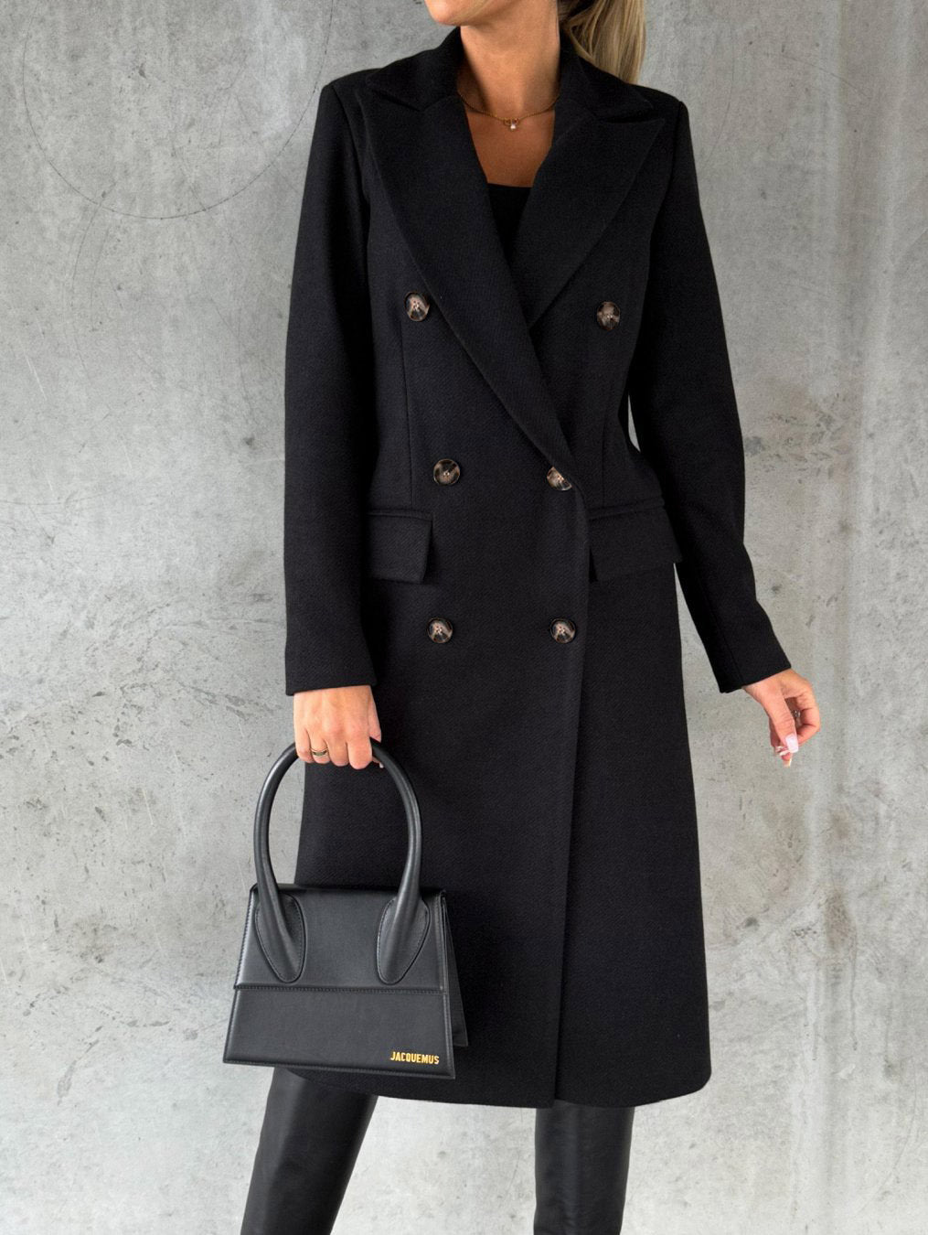 Trench lungo classico da donna con revers e doppia abbottonatura