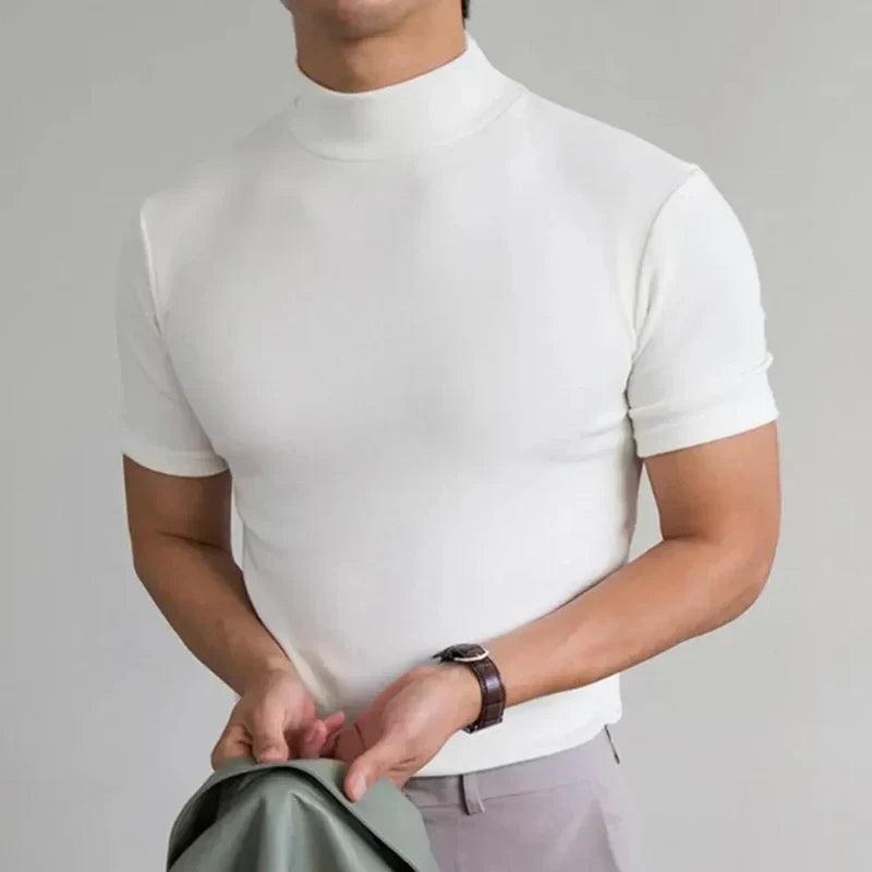 T-shirt da uomo a collo alto dal taglio moderno e aderente