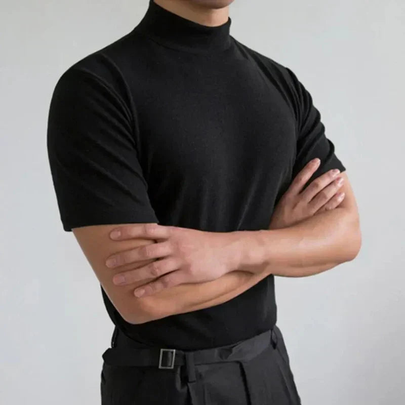 T-shirt da uomo a collo alto dal taglio moderno e aderente