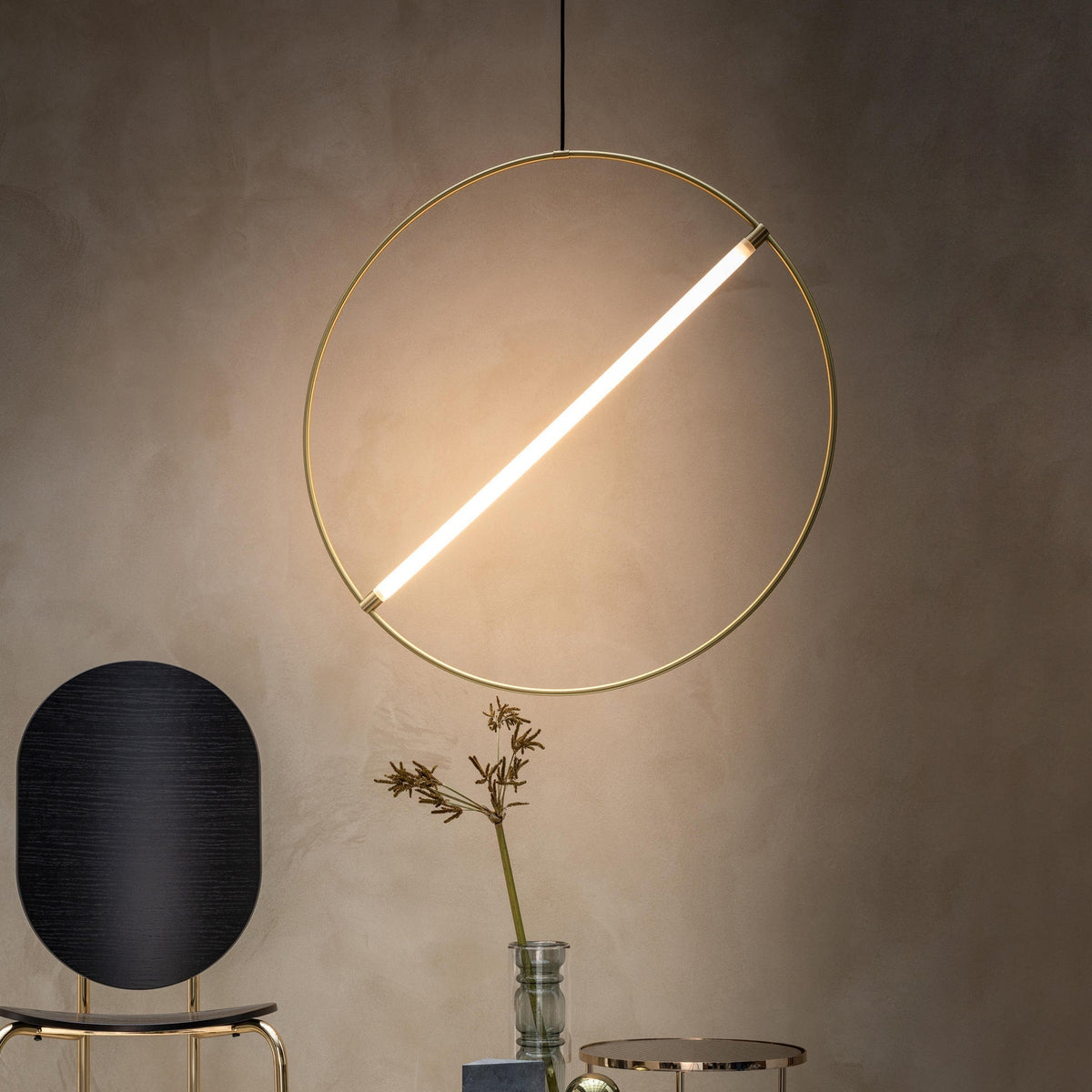 Moderne skandinavische Pendelleuchte mit LED und luxuriöser Oberfläche
