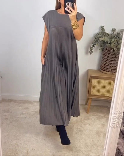 Robe simple sans manches plissée de couleur unie