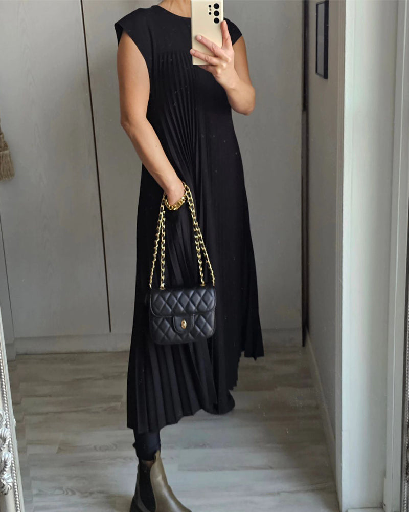 Robe simple sans manches plissée de couleur unie