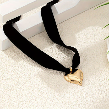 Nina | Elegant sexy love heart necklace with black flannel band choker