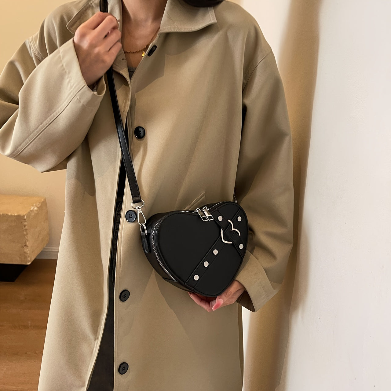 Nina | Heart-Shaped Shoulder Bag in Solid Colour