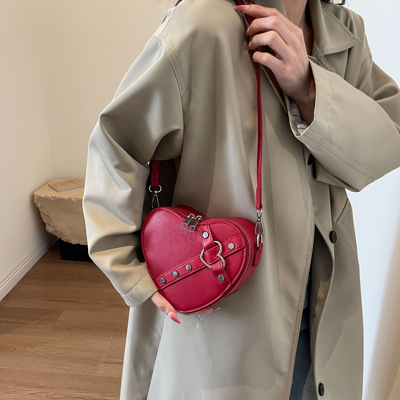 Nina | Heart-Shaped Shoulder Bag in Solid Colour