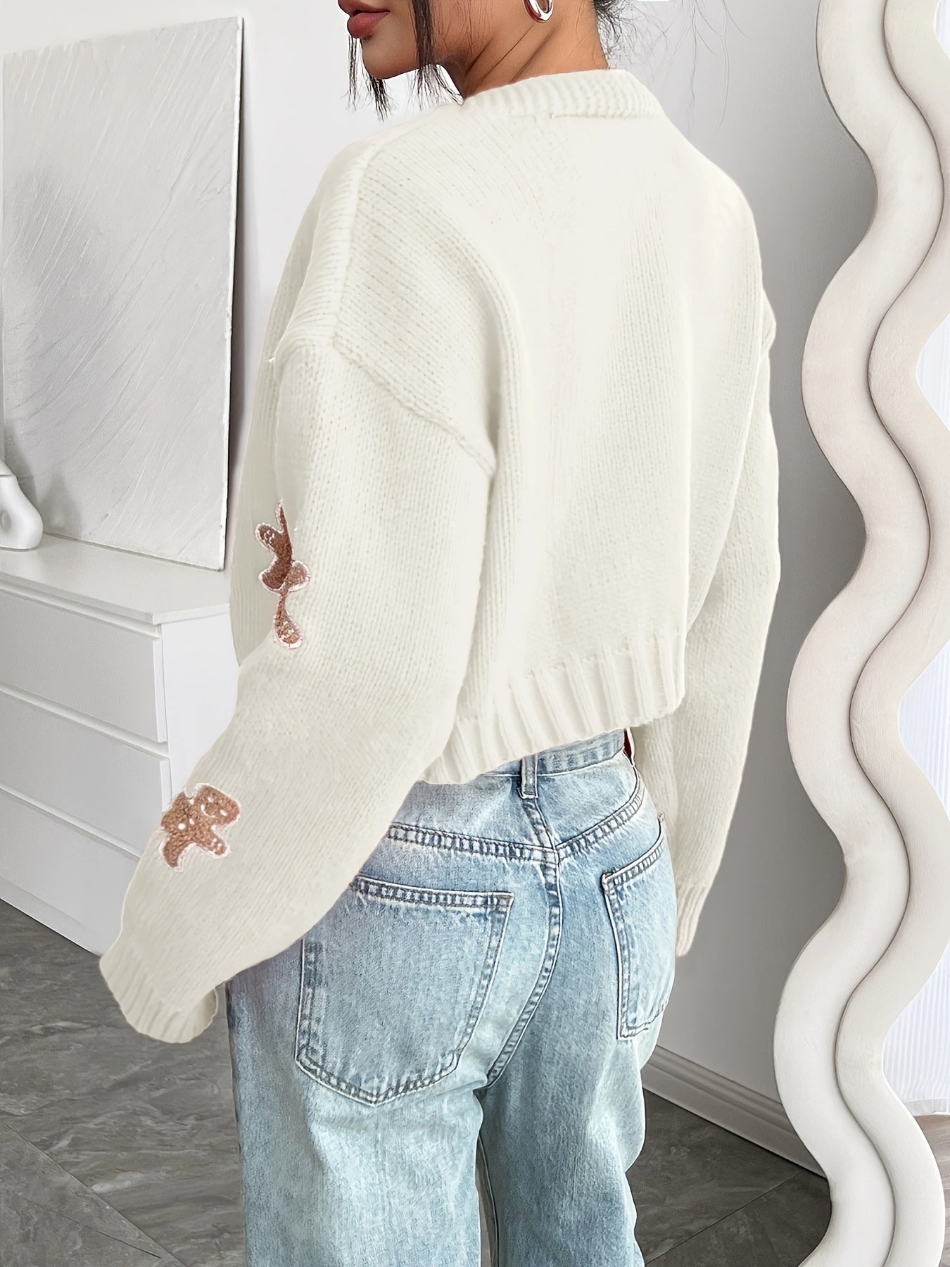 Noa | Elegant knitted cardigan with gingerbread embroidery