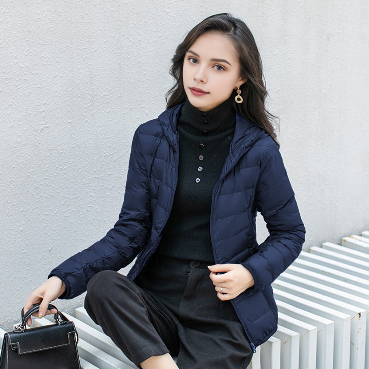 Chaqueta acolchada ligera y plegable para mujer, con capucha y bolsa de almacenamiento