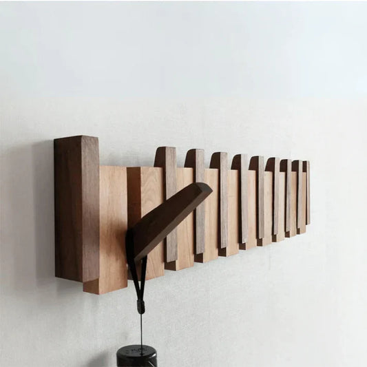 Perchero de pared de madera sostenible con diseño musical