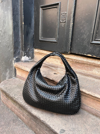 Trendy Women's Woven Handbag with Spacious Stylish Design