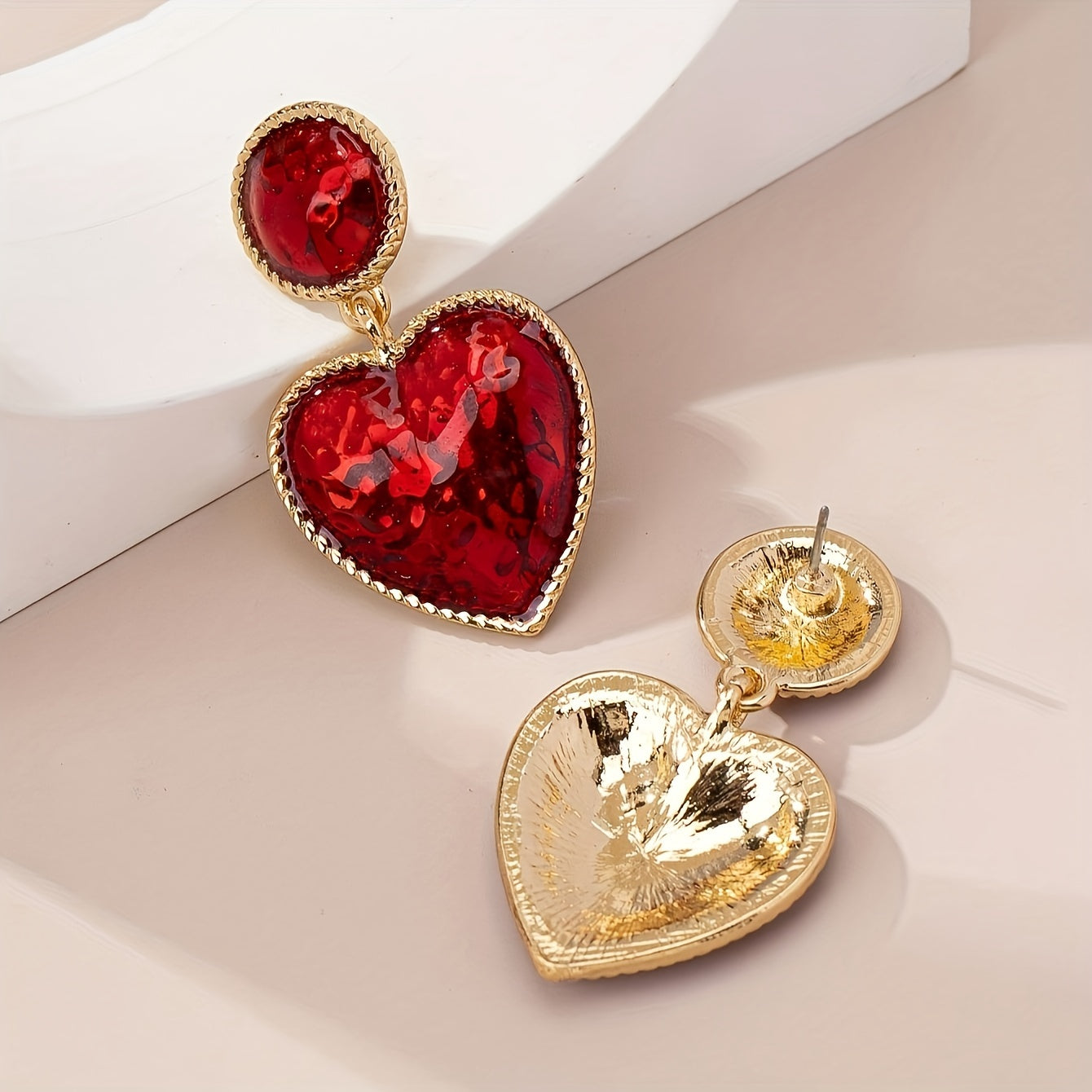 Rosa | Boucles d'oreilles pendantes cœur rouge chic