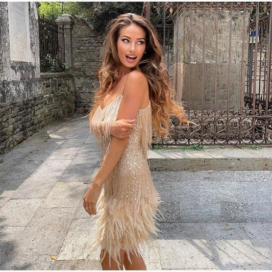 Elegantes Mini-Cocktailkleid mit Pailletten und Federn – Hannah