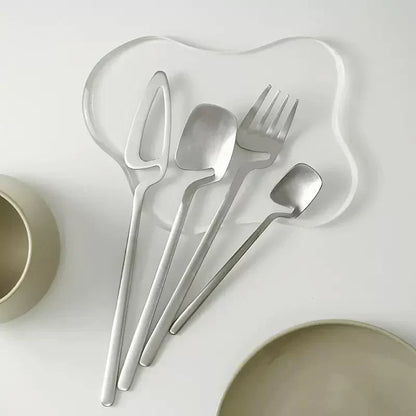 Luxuriöses Besteckset aus Edelstahl mit ausgeschnittenem Skelettdesign - zeitgemäßes Design - außergewöhnliche Stabilität