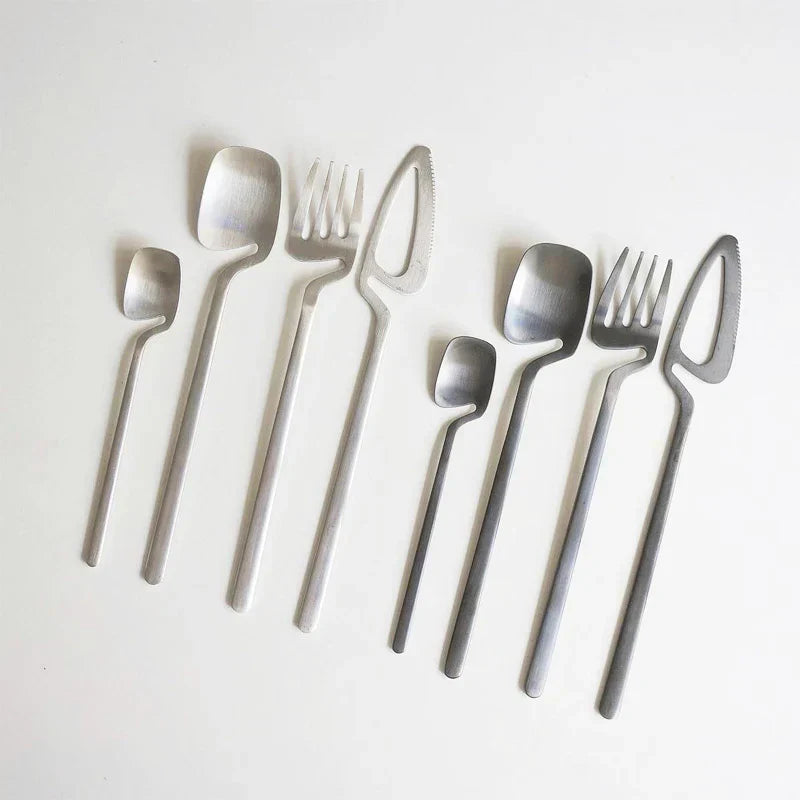 Luxuriöses Besteckset aus Edelstahl mit ausgeschnittenem Skelettdesign - zeitgemäßes Design - außergewöhnliche Stabilität