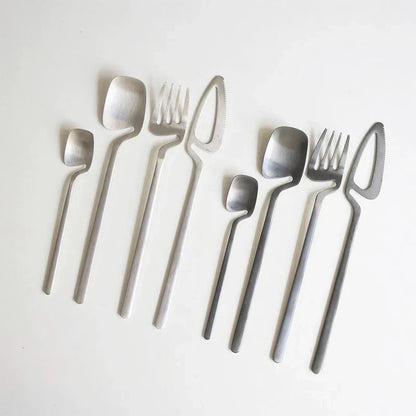 Luxuriöses Besteckset aus Edelstahl mit ausgeschnittenem Skelettdesign - zeitgemäßes Design - außergewöhnliche Stabilität