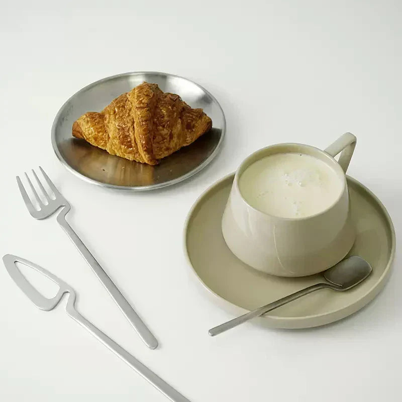 Luxuriöses Besteckset aus Edelstahl mit ausgeschnittenem Skelettdesign - zeitgemäßes Design - außergewöhnliche Stabilität
