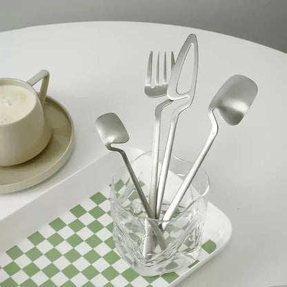 Luxuriöses Besteckset aus Edelstahl mit ausgeschnittenem Skelettdesign - zeitgemäßes Design - außergewöhnliche Stabilität