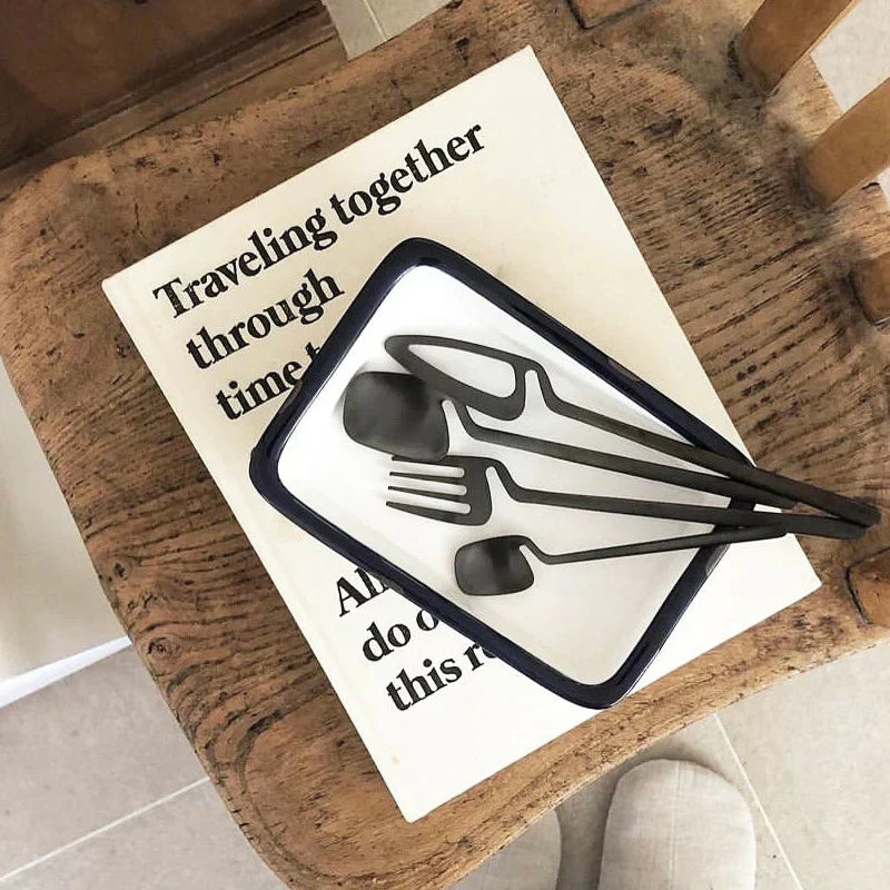 Luxuriöses Besteckset aus Edelstahl mit ausgeschnittenem Skelettdesign - zeitgemäßes Design - außergewöhnliche Stabilität