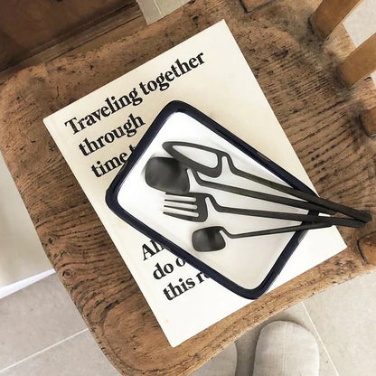 Luxuriöses Besteckset aus Edelstahl mit ausgeschnittenem Skelettdesign - zeitgemäßes Design - außergewöhnliche Stabilität