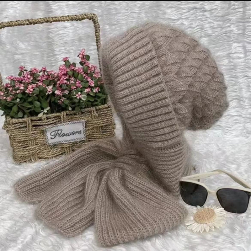 Knitted Winter Hat with Integrated Scarf – 2-in-1 Design
