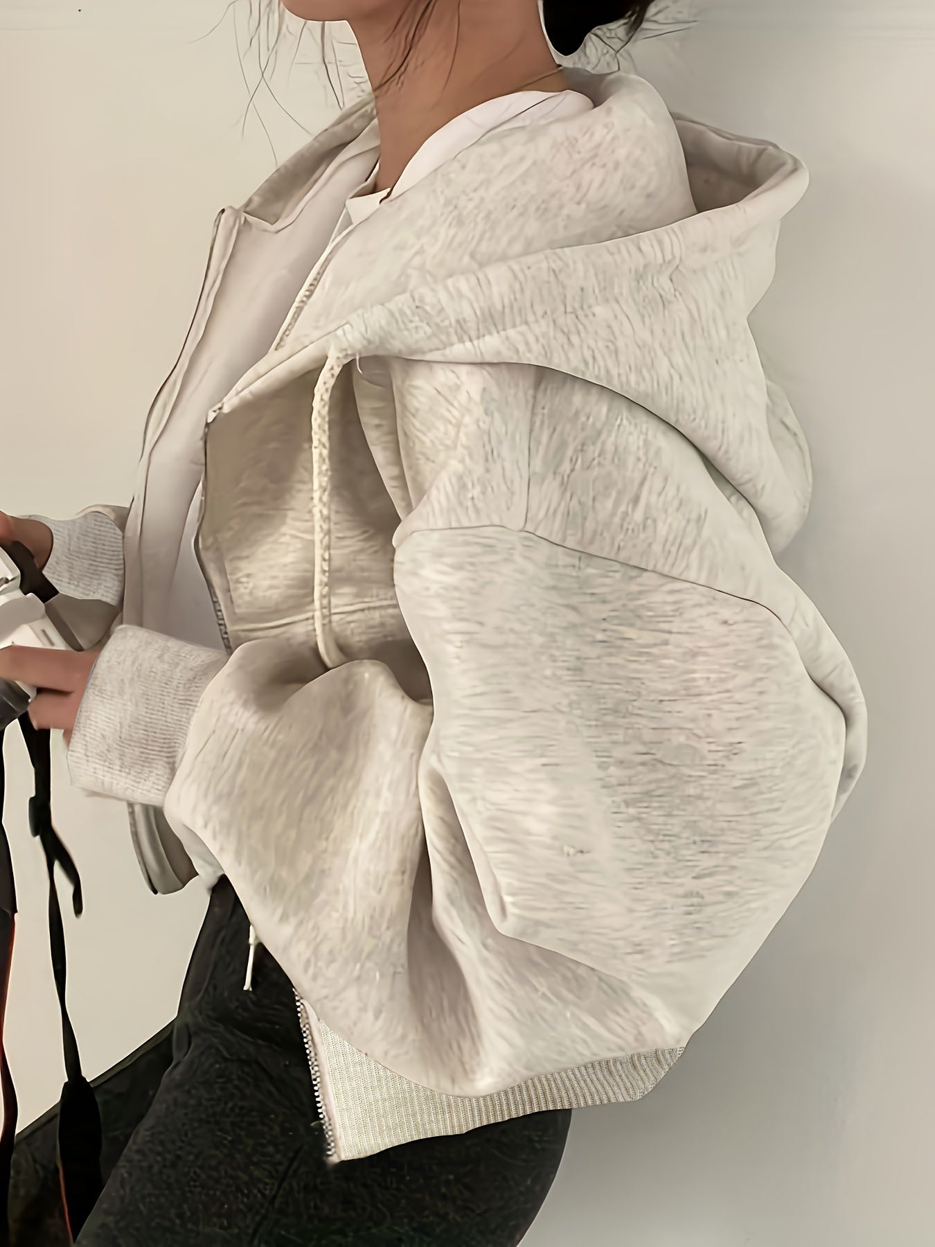 Sophie | Sweat à capuche uni avec zip et cordon de serrage