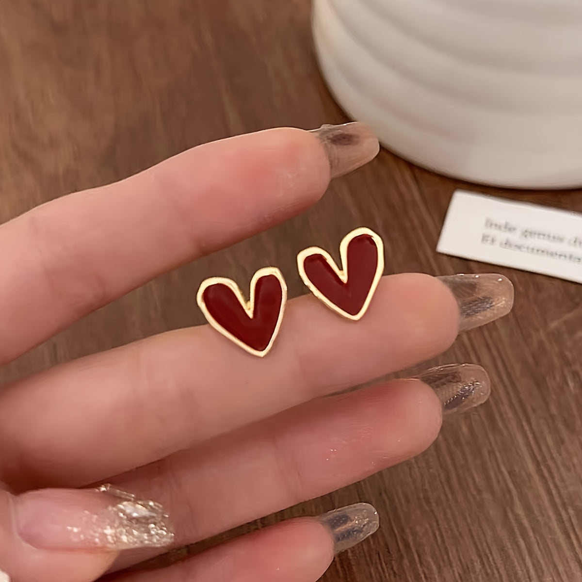 Sophie | Boucles d'oreilles clous élégantes en forme de cœur rouge